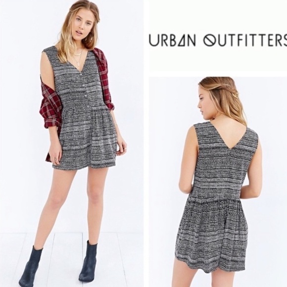Urban Outfitters Carlin Romper - Picture 2 of 4
